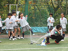 ４年生：ＰＥＴボトルロケットを飛ばそう